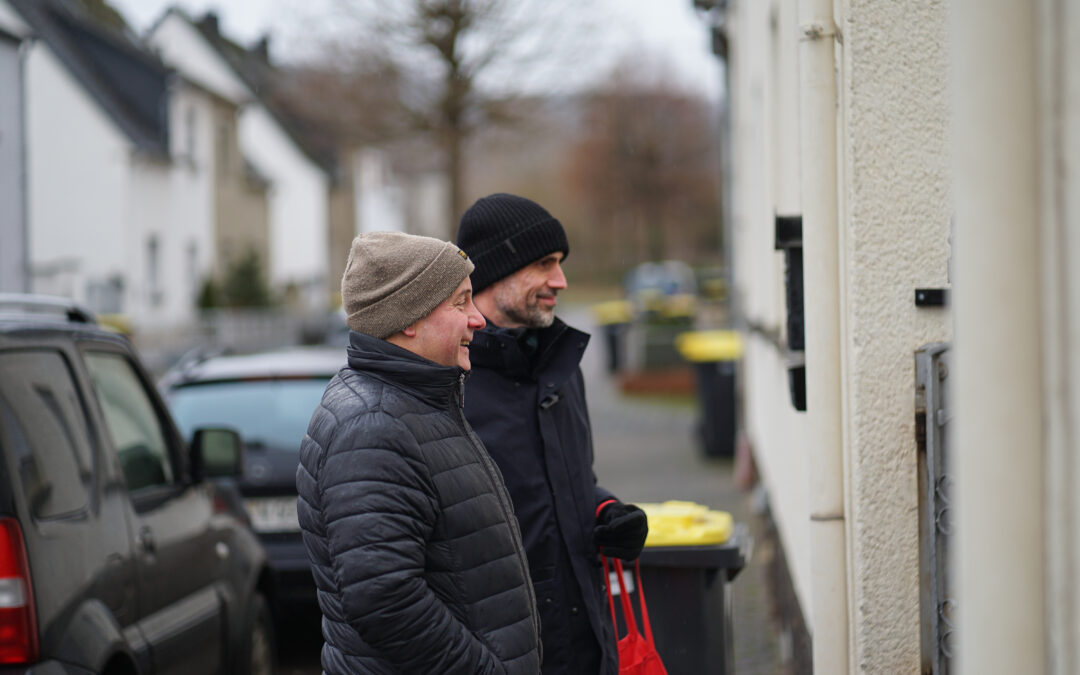 Haustürbesuche von Clemens Hoch starten erfolgreich – Freundliche Gespräche und viele wertvolle Kontakte in Kruft